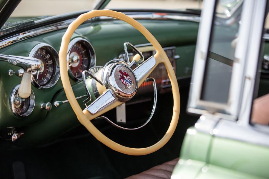 Интерьер Frazer Manhattan Convertible Sedan (F5162) 1951 года  (фото 37 из 39)